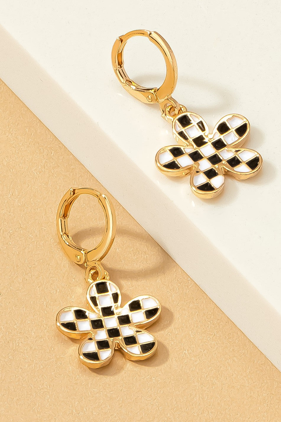 CHECKERED FLOWER CHARM EARRINGS