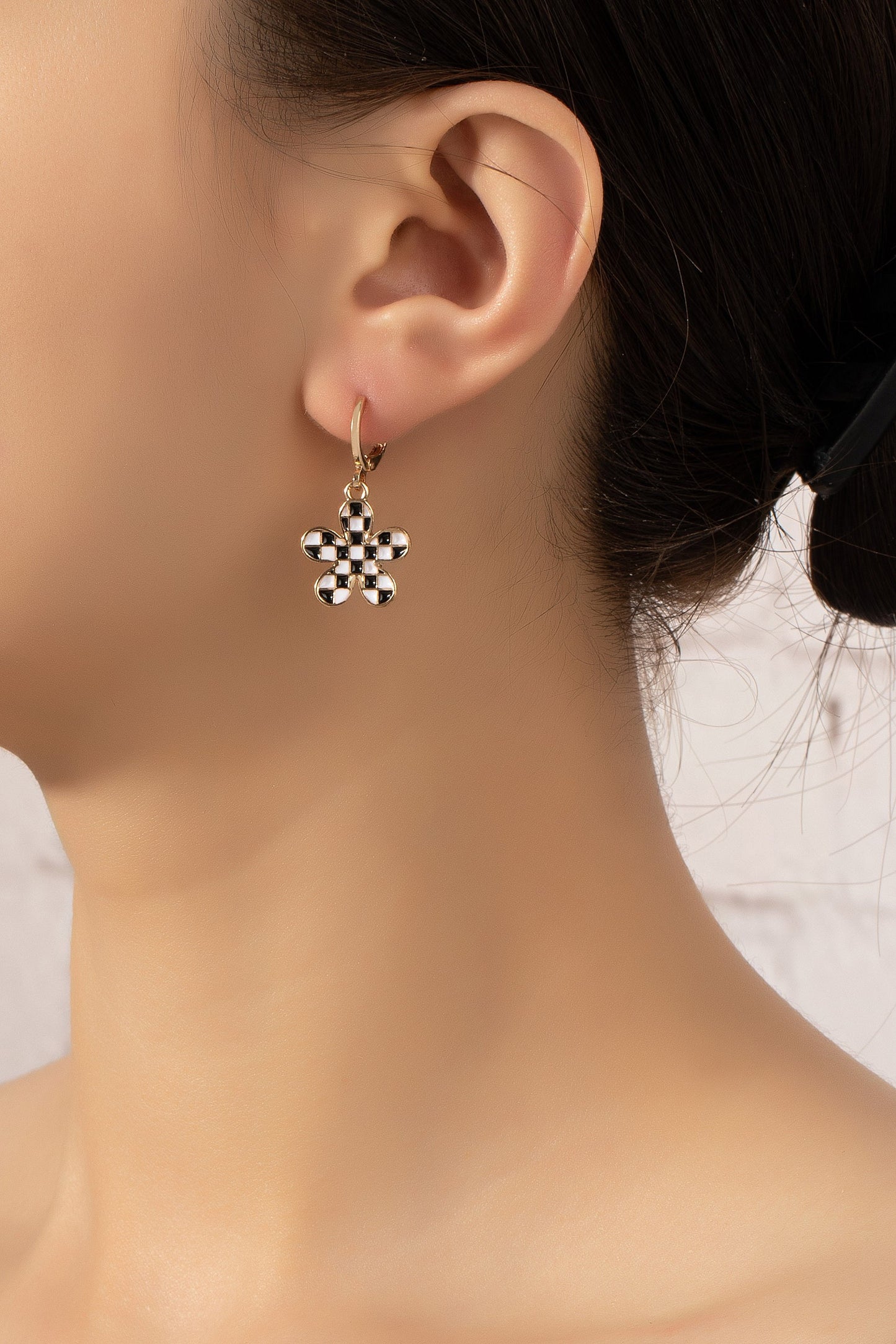 CHECKERED FLOWER CHARM EARRINGS