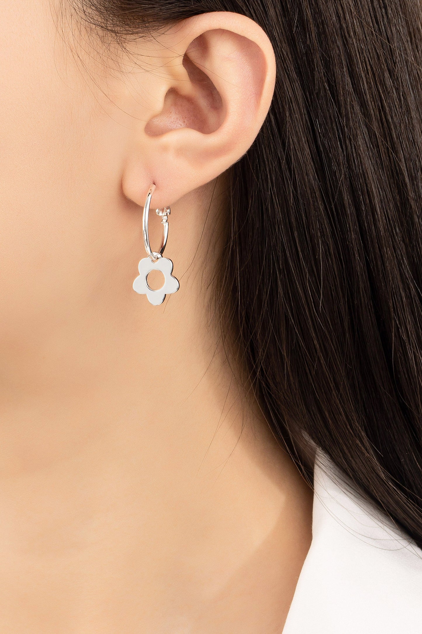 CUTOUT FLOWER DROP EARRINGS