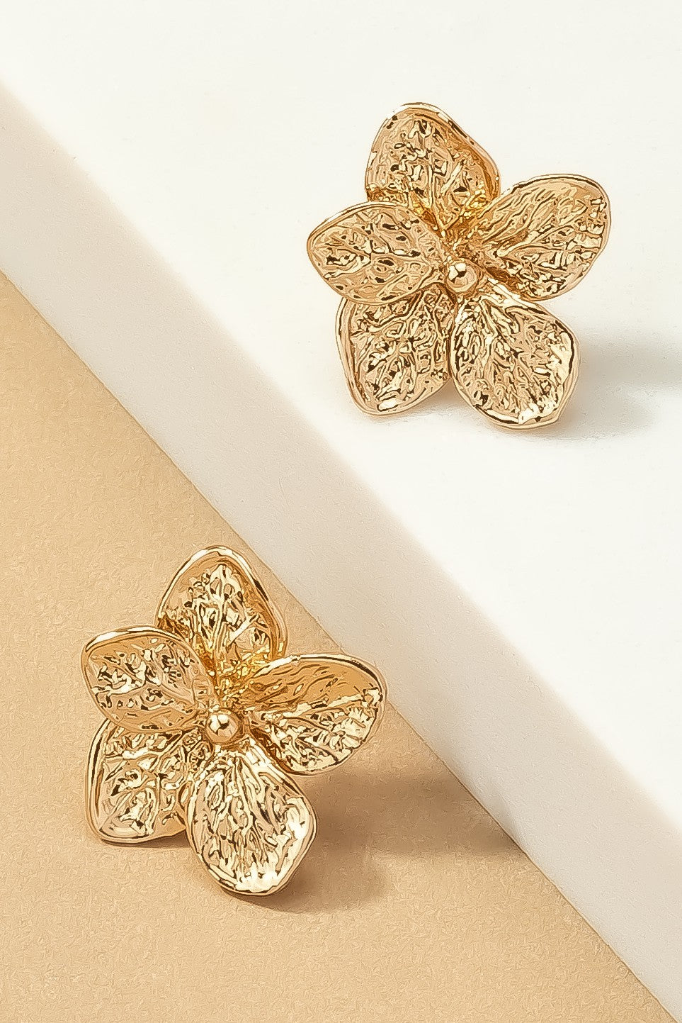GOLDEN HOUR FLOWER STUD EARRING