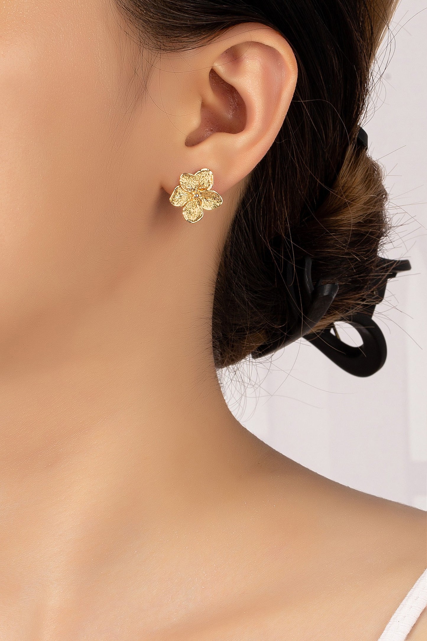 GOLDEN HOUR FLOWER STUD EARRING