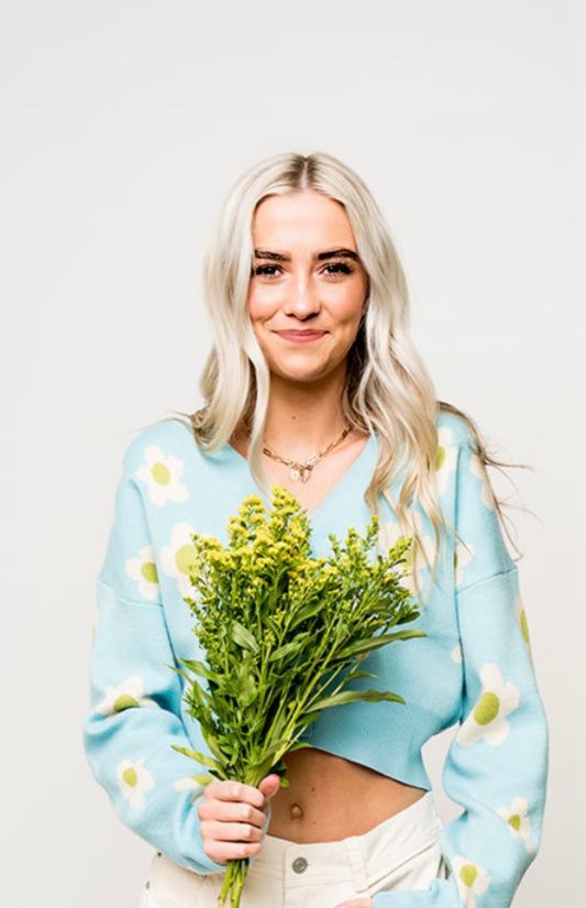 SWEET SURPRISE FLOWER CROPPED CARDIGAN